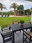Kinetious Nisous Stylish Apt, Pool, near the Beach Hotels in Kinéta