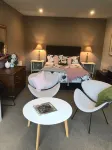 Modern, quiet comfort for two Hotels near Sumner