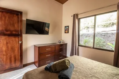 Experience "La Buena Vida"  Peace, beauty, comfort in our private guesthouse