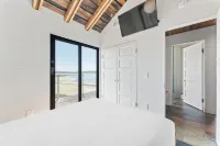 Coastal Zen Escape  Ocean Views • Fireplace • Wi-Fi
