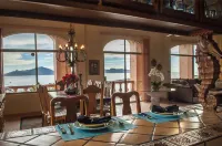 Beautiful beach home, breathtaking ocean views!! Near marina, shops, restaurants