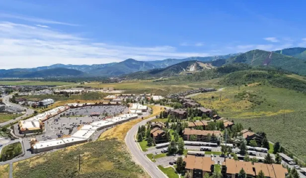 New! Remodeled Ski & Hiking Retreat - 5 min from resort!