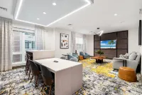 Luxurious 2 Bed Condo: Only 20 Mins away from Manhattan