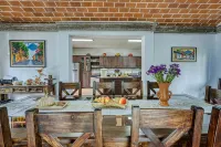 Airy & Spacious 6/3 for Families near Antigua Gated Community w/ big green areas