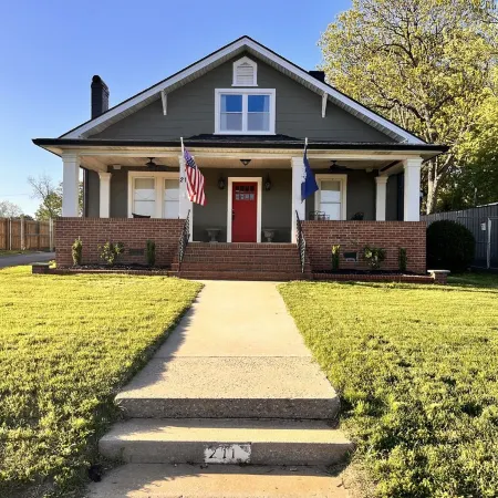 Historic Downtown Easley Home Отели в г. Исли