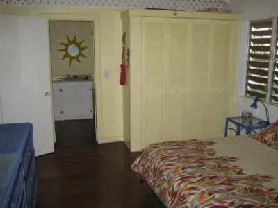 Charming and Secluded cottage in Cul de sac with views of Saint Maarten. AC Hotels near Rendezvous Bay Beach