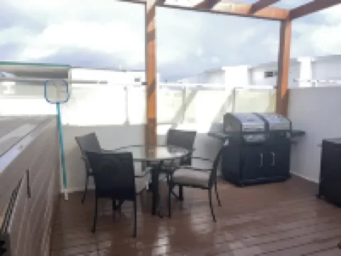 Modern penthouse at Miramar, private picuzzi, terrace and city view