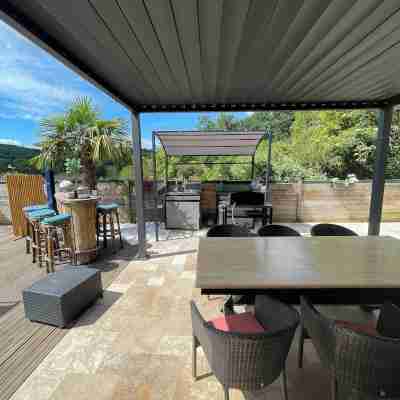 House 5 minutes from the historic center and 10 minutes from the Dordogne valley. Others