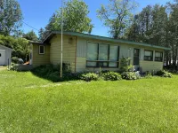 COZY COTTAGE WALKING DISTANCE TO LAKE SIMCOE & FRIDAY HARBOUR Hotels in Cookstown