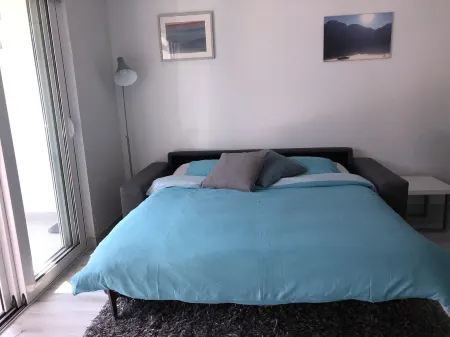 Stunning, fully refurbished apartment in small, exclusive complex with pool