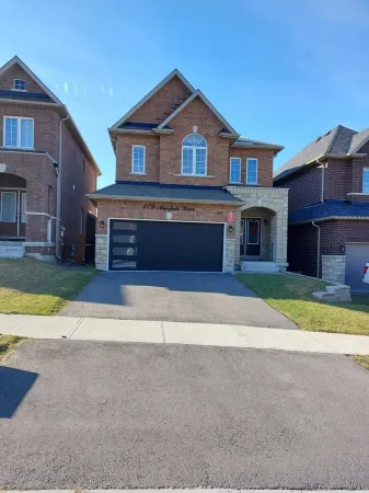 Modern 5-bedroom house close to Ski and Forest Trails