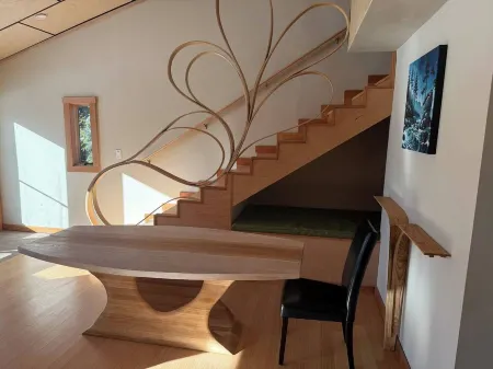 The Gallery /Spa House in picturesque Oceanside community