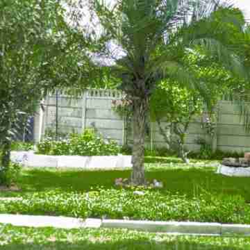 New 3 bed house , open plan kitchen / Lounge.. Sleeps 6. Borehole water, solar Hotel Exterior