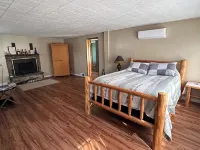 Charming 3-bedroom farmhouse in Rock Stream including vineyard and winery tour. Hotels in Starkey