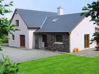 Wonderful Sea Views, Walks, Hiking, Beaches, Fishing, Family Friendly, WiFi Hotels near Skellig Ring Scenic Drive