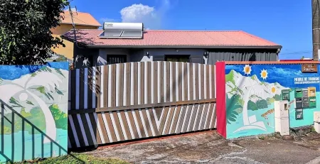 Les 3 Soleils Furnished with Tourism  Jacuzzi and Swimming Pool Отели в г. Сен-Жозеф