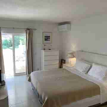 Spacious South Facing Apartment - Private Pool Terrace WiFi AirCon Rooms