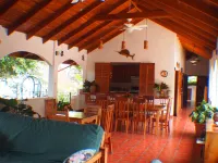Relaxing Carrillo Bay-Walk to Beach, Restaurants,  3-7 bdrms great for families. プエルト・カリージョのホテル