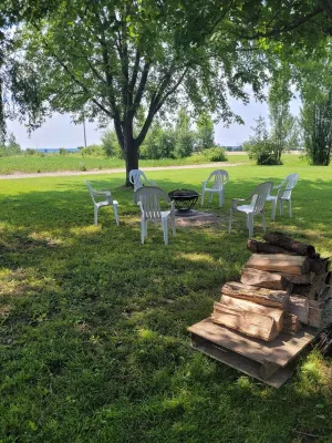 Glamping just minutes from Beaches and Mountains. Nature, relaxation, serenity. Hotels in Clearview