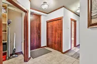 Penthouse Corner Unit with stunning Mountain View’s