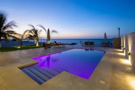 VILLA KUXTAL, OCEANFRONT Отели рядом с достопримечательностью «Club de playa privado Antálea»