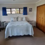 Fully self contained guest suite, beautiful sea views.  7 minutes walk to beach