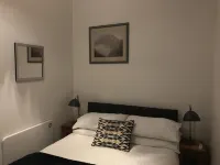 Traditional Lakeland Hideaway Cottage for two, close to the Lakes and Dales Hotels in Milnthorpe