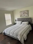 Cozy 2-bedroom in downtown Wilmington, perfect for work-related or leisure stay.