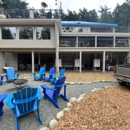 Hidden Pond Large Two Bedroom, Pet Friendly, with Hot Tub and Private Beach