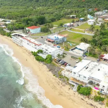 Cozy Studio Type Apartment across Jobos Beach, Isabela. WIFI & A/C.