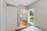 Beautiful Modern home peaceful location