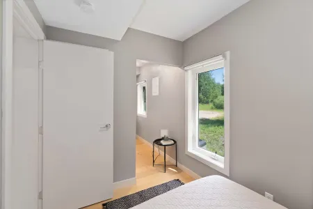 Beautiful Modern home peaceful location