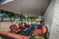 30 Min to OU!  Spacious 5 Bedroom Home with Private Pool and Hot Tub