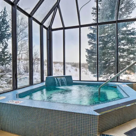 7 Mi to Keystone Resort: Condo w/ Hot Tub & Pool