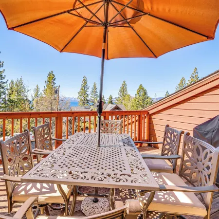 1 Mi to Lake Tahoe: Home w/ Hot Tub & Decks