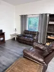 Cozy Waterfront 3 Bedroom Cottage (Pet-Friendly)