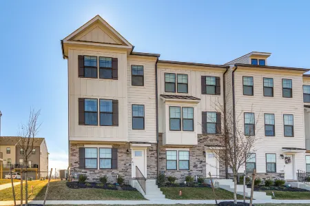 2 Mi to Dtwn Frederick: Updated Townhome