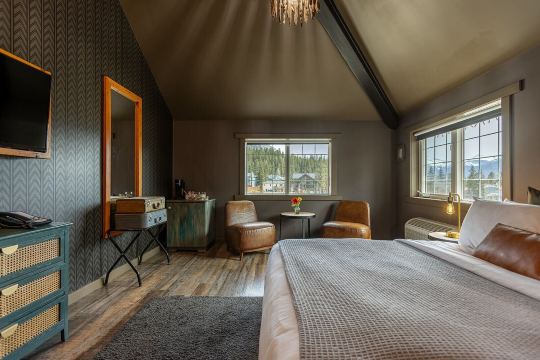 Creekside Villa Hotels in Canmore