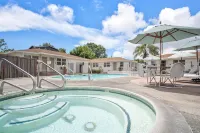 Carlin's Cottage Court - Hot Tub