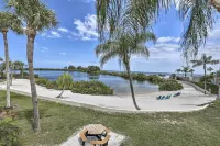 Modern Waterfront Hudson Condo w/ Resort Pool! - balcon