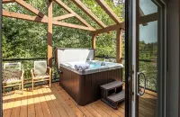 Les Chalets Sauvignon - Hot Tub