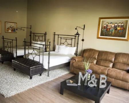 María y Bernardo Casa - Viñedo Hoteles en El Marqués