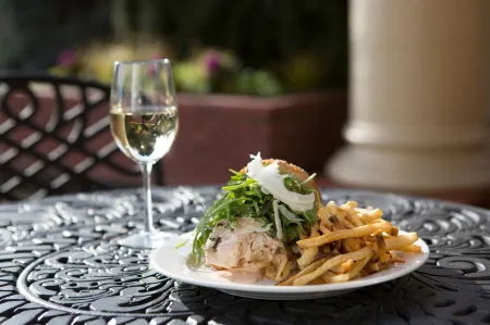 McMenamins Grand Lodge Отели в г. Форест Гров