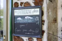 The Gathering Place on Golden Ponds Hotel di Limerick