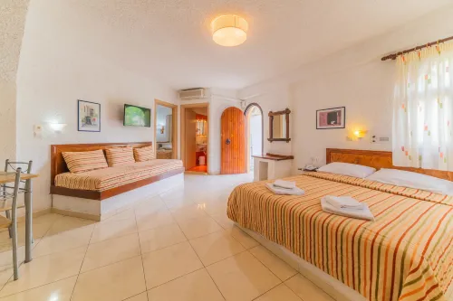 Kastro Studios Apartments Hotel di Mirtos