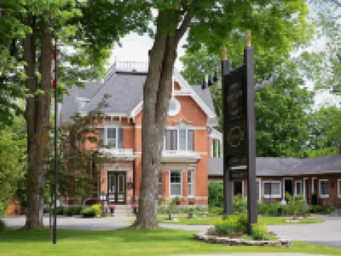 The Woodview Inn Hotels in Gananoque