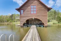 2 Docks and Paddleboard Lakefront Alabama Retreat! -  Privatzimmer