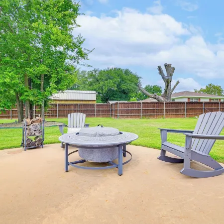 Fire Pit and Sauna Spacious Lake Texoma Retreat!