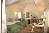 Une Campagne En Provence - Pensions
