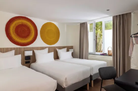 Korner Montmartre Hotels near Blanche Metro Station